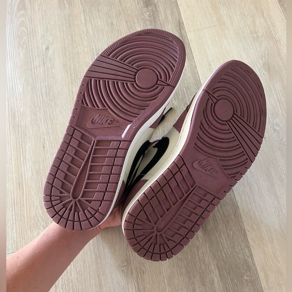 WOMANS AIR JORDAN SIZE 8.5 MAUVE GENTLY USED - Picture 5 of 7